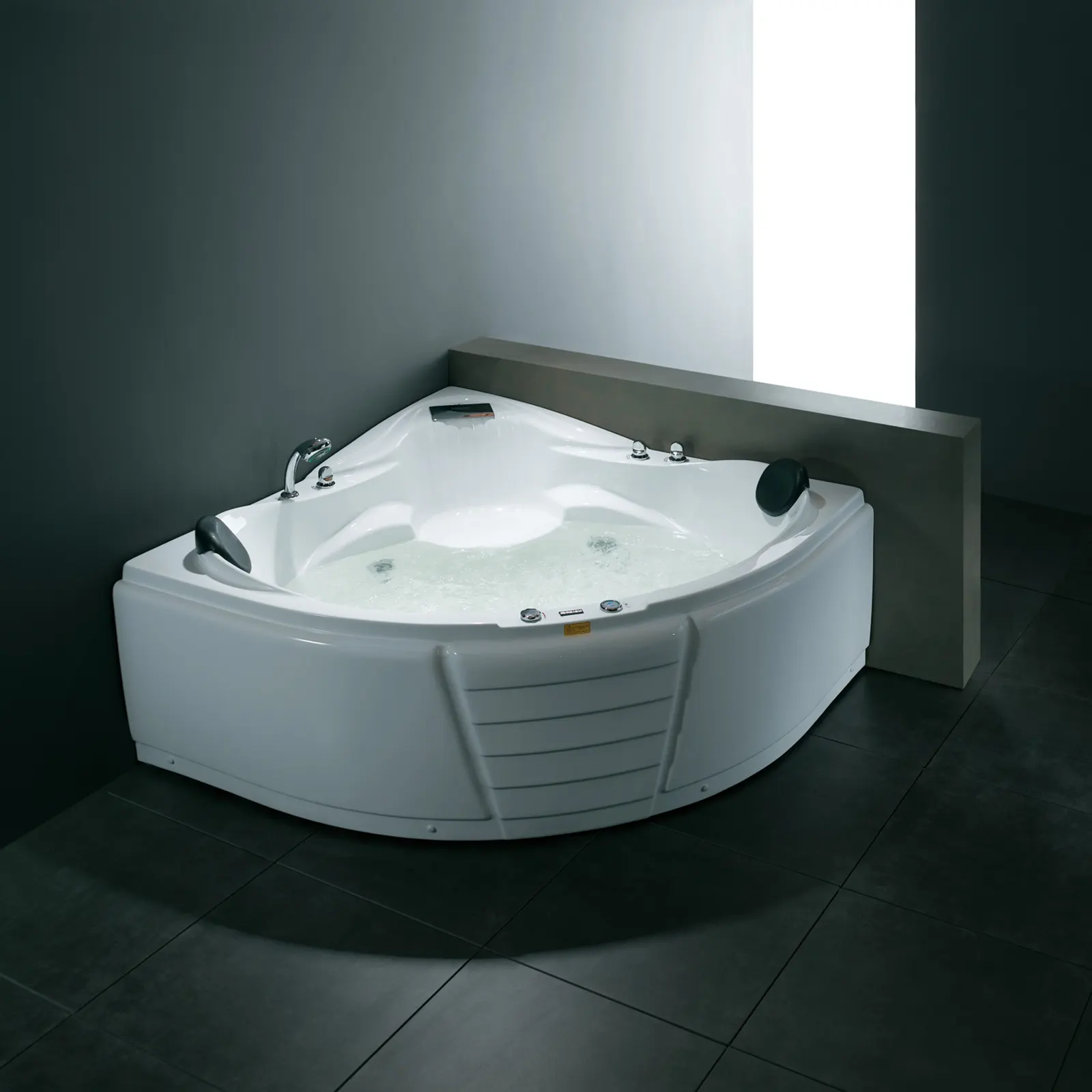 Spa Maui con faldón, disponible en madera teca y cumarú. Con capacidad para  ocho personas. #spa #jacuzzi #hidromasaje #tinasvitalia