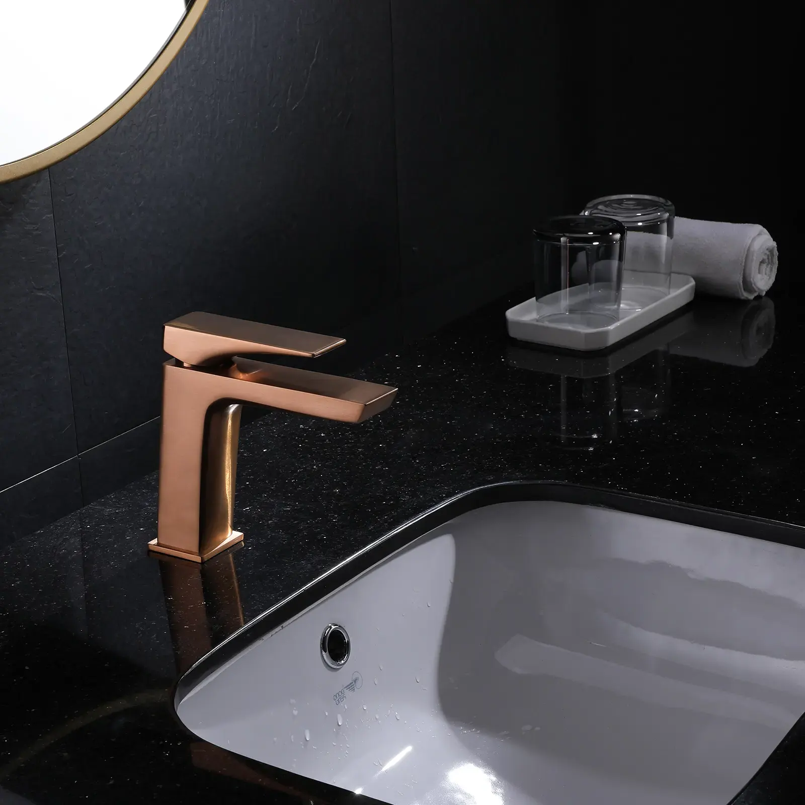 MEZCLADORA MONOMANDO DE LAVABO CAÑO BAJO SIN DESAGUE KUBIKA ROSE GOLD