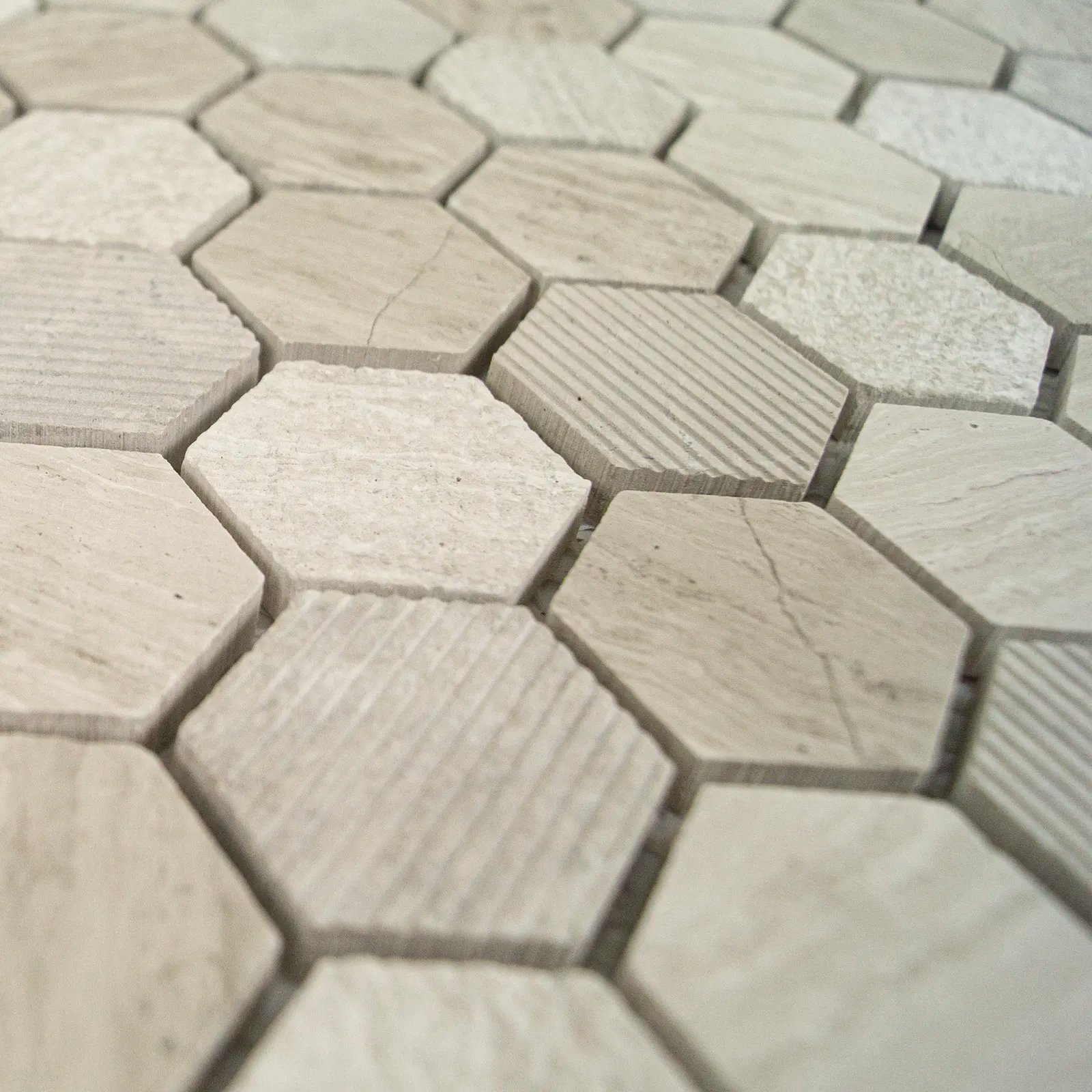 MOSAICO HEXAGONAL PETRA BEIGE 29.3X30.5 CM