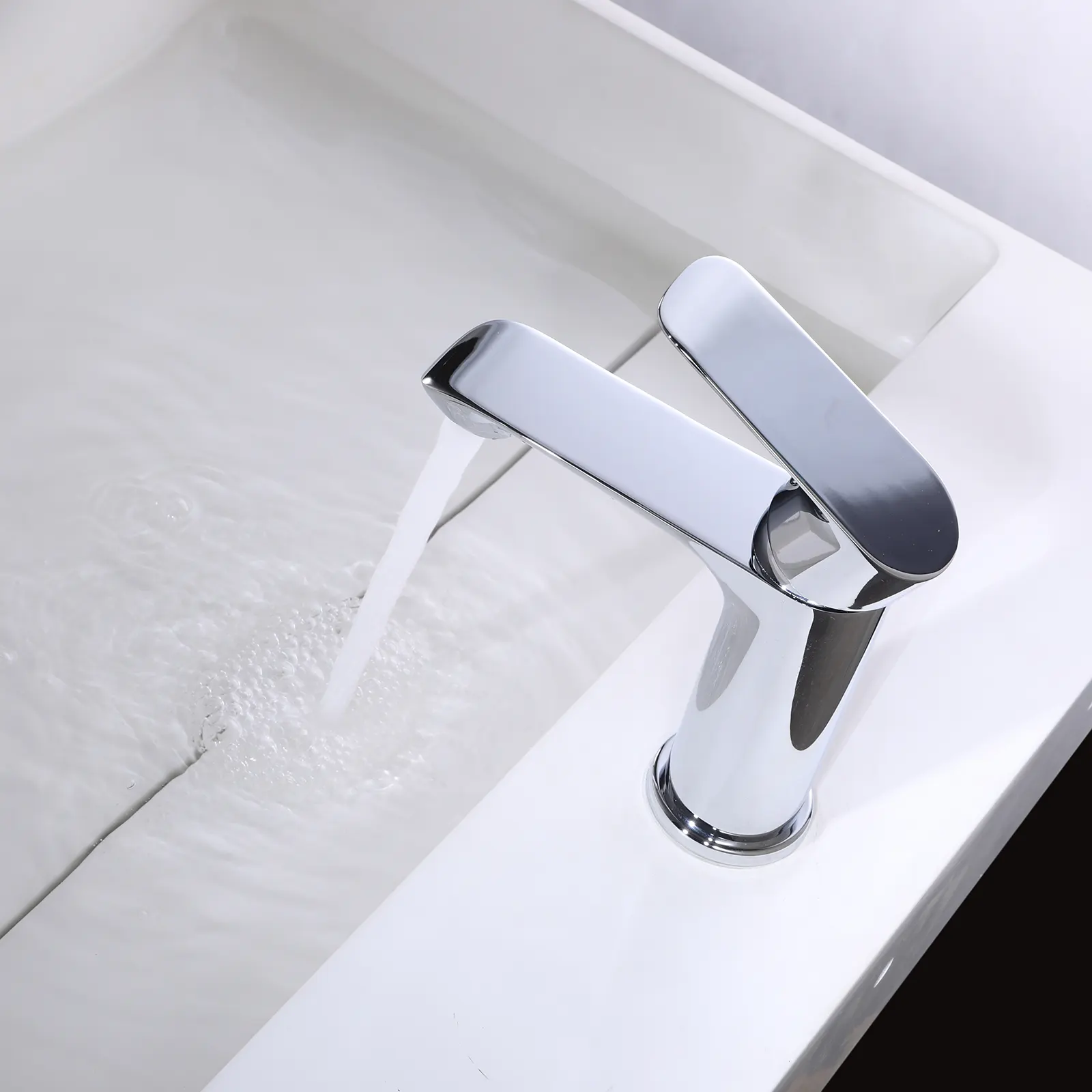 GRIFO MEZCLADORA MONOMANDO CAÑO BAJO SIN DESAGUE URBAN